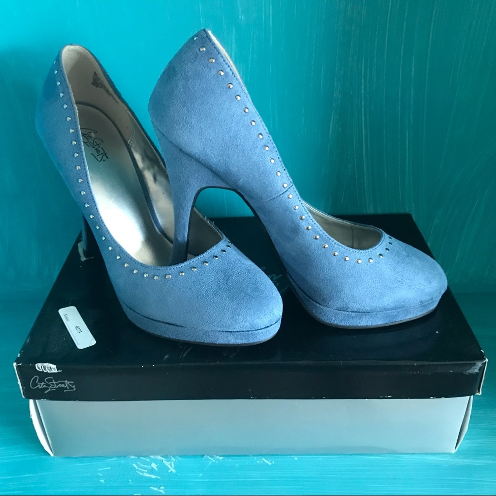 City streets suede light blue pump w/ Silver studs